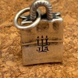 James Avery Archieves Shopping Bag Retired Brand New comes with box and dust bag